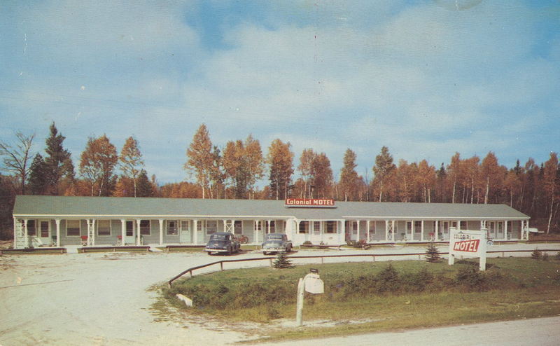 Colonial Motel - Old Postcard Photo Of Colonial